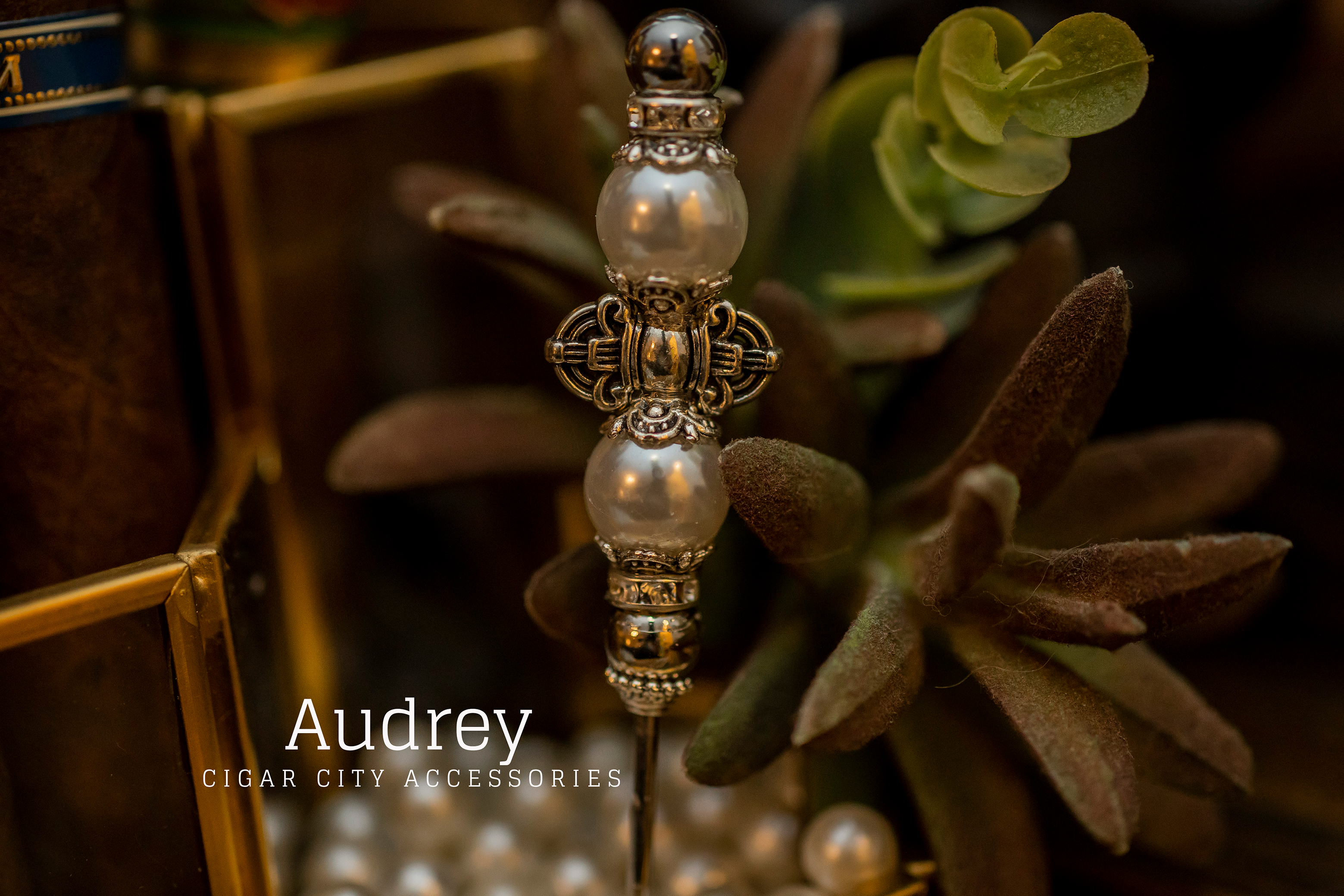 Audrey Cigar Pick